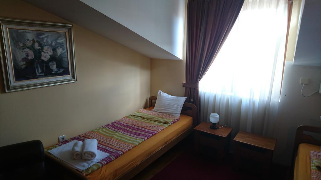 Hostel Bimbo Skopje Exterior foto