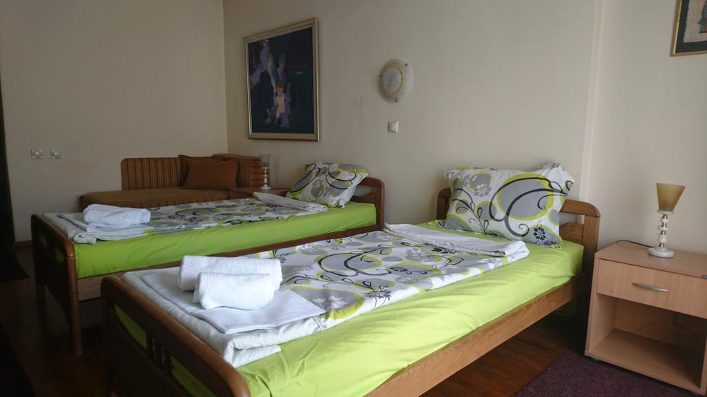 Hostel Bimbo Skopje Exterior foto